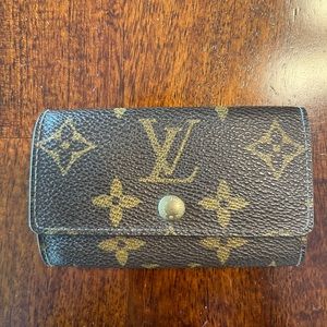LOUIS VUITTON Vintage key holder in well-loved/fair condition